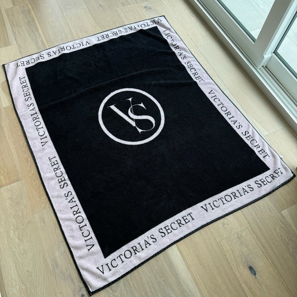 Victoria Secret Fleece Blanket Throw Black/Pink Script VS - Picture 1 of 6